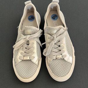 GUESS Silver & Gray Knit Sneakers